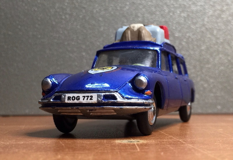 Illustration for article titled French Friday: Citroen Safari by Corgi